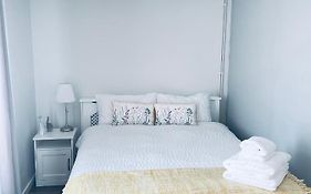 Small Doble, Shared House